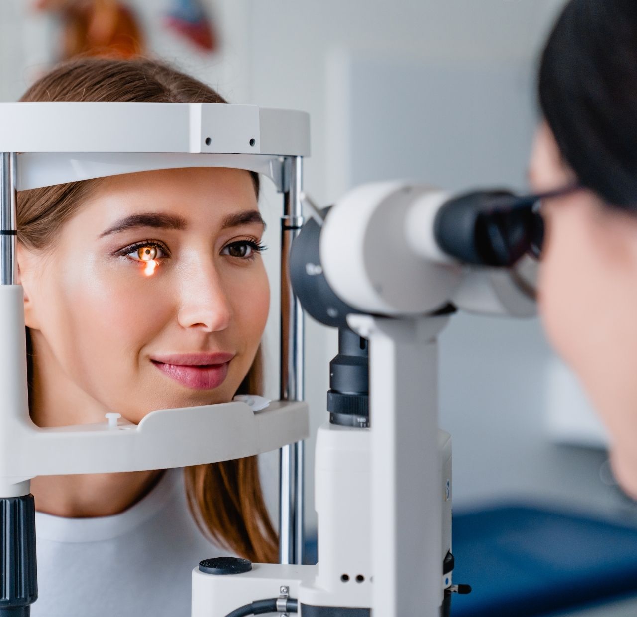 Esame del fondo oculare per individuare eventuali patologie del vitreo