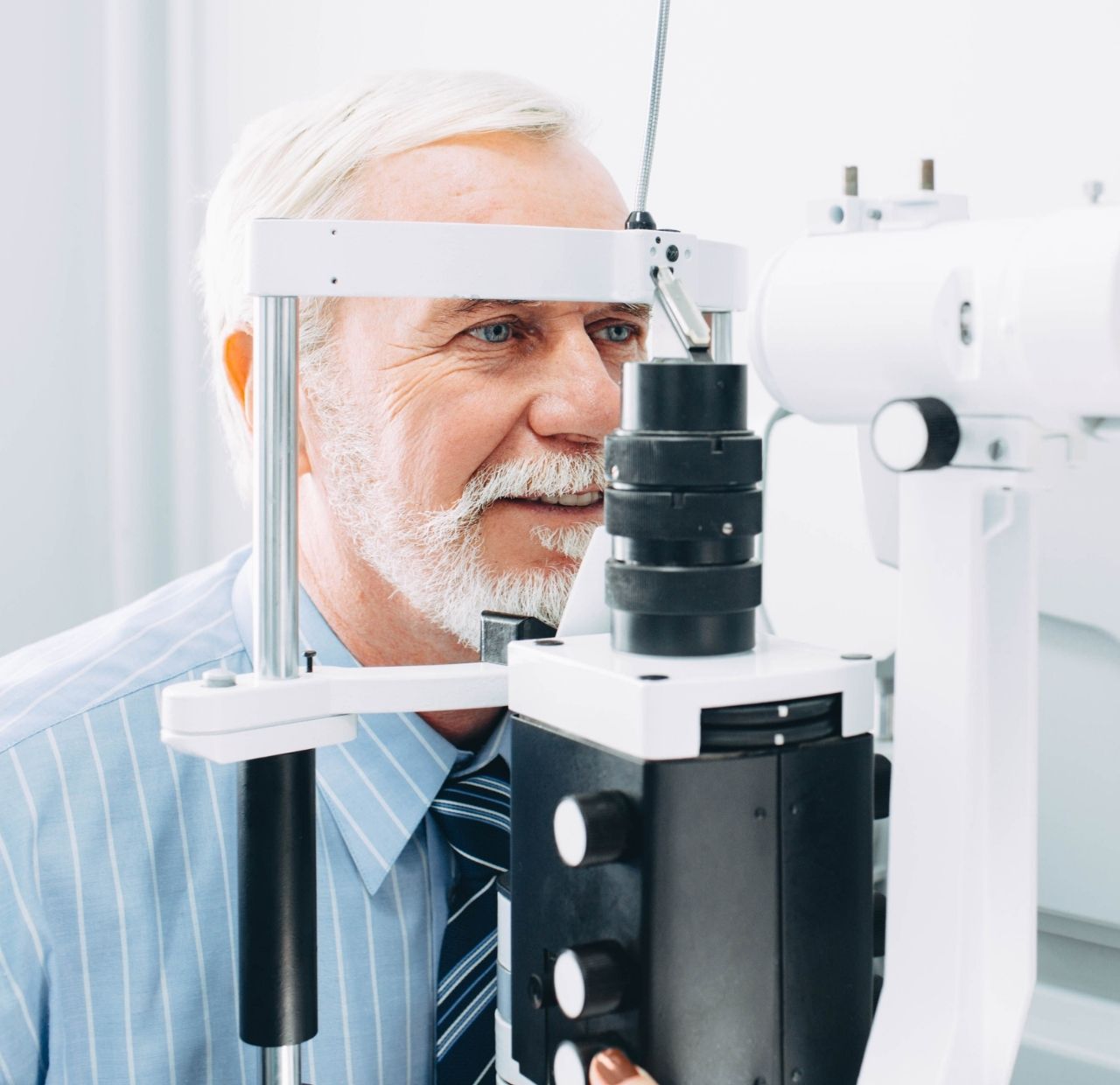 Esame del fondo oculare per pazienti diabetici e ipertesi